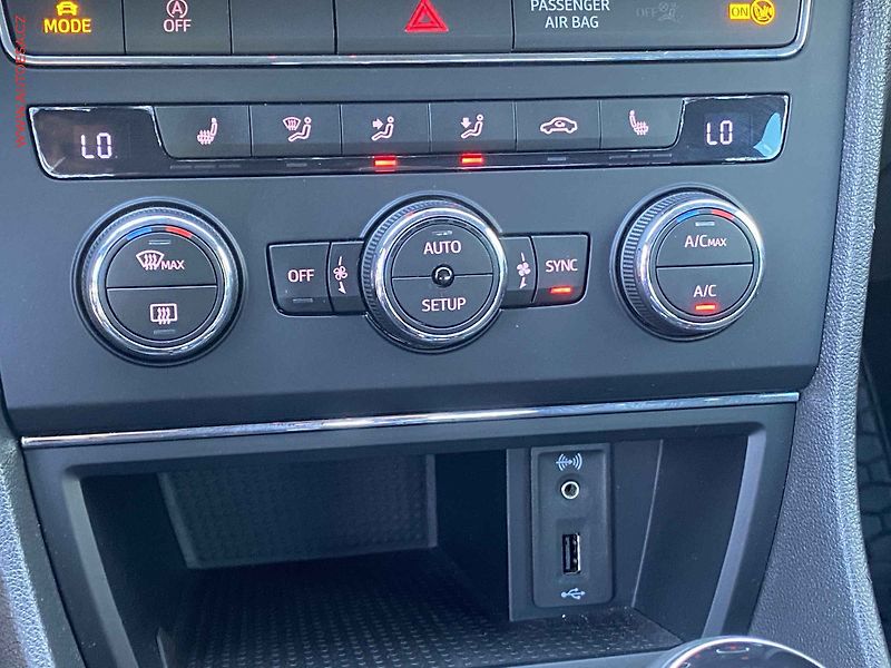 Seat Leon (2016) 1.8 TSi, LED, park.čidla - fotka 14 z 16