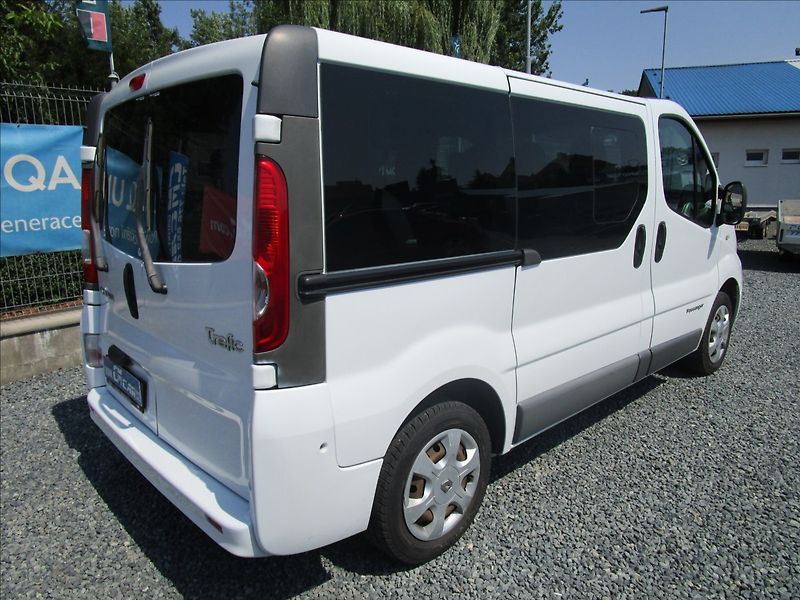 Renault Trafic 2.0dCi 115 Passenger, 9 míst - fotka 4 z 41