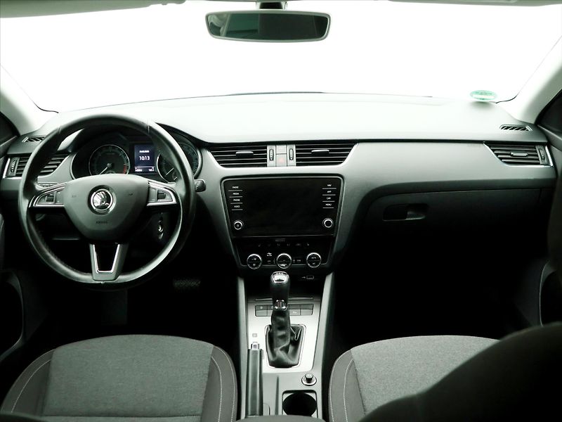 Škoda Octavia 2,0 TDI DSG Soleil - fotka 29 z 30