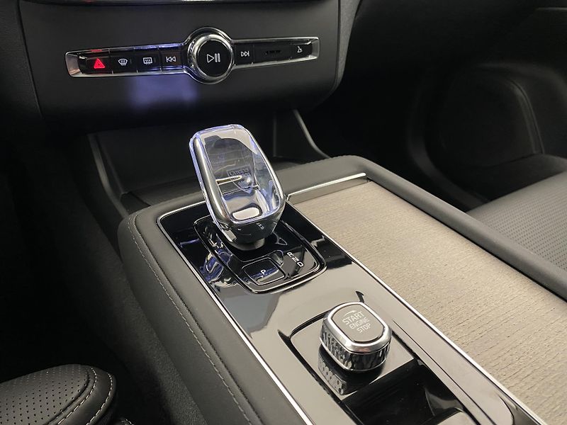 Volvo XC90 T8 AWD RECHARGE DARK REZERVACE - fotka 27 z 67