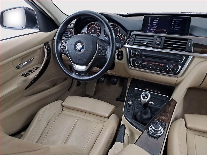 BMW Řada 3 (2012) 320 d, Kůže, Navi, Bi-Xenony - fotka 7 z 21