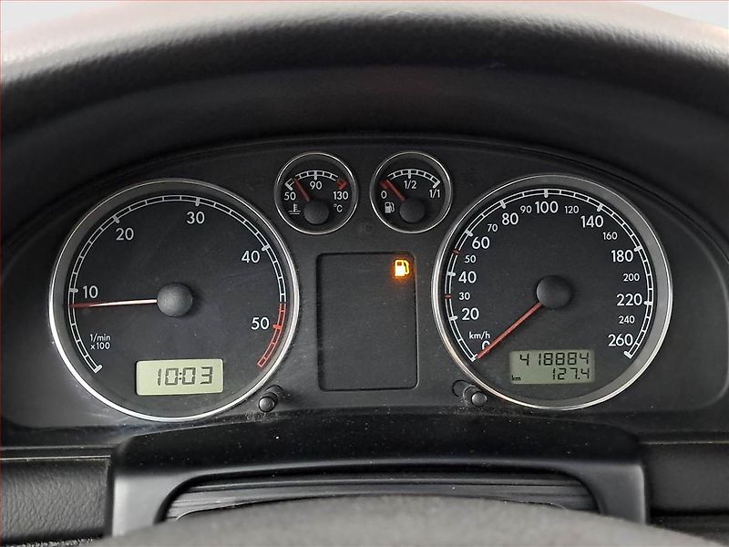 Volkswagen Passat (2002) 1.9 TDI, nová STK, Klima - fotka 11 z 13