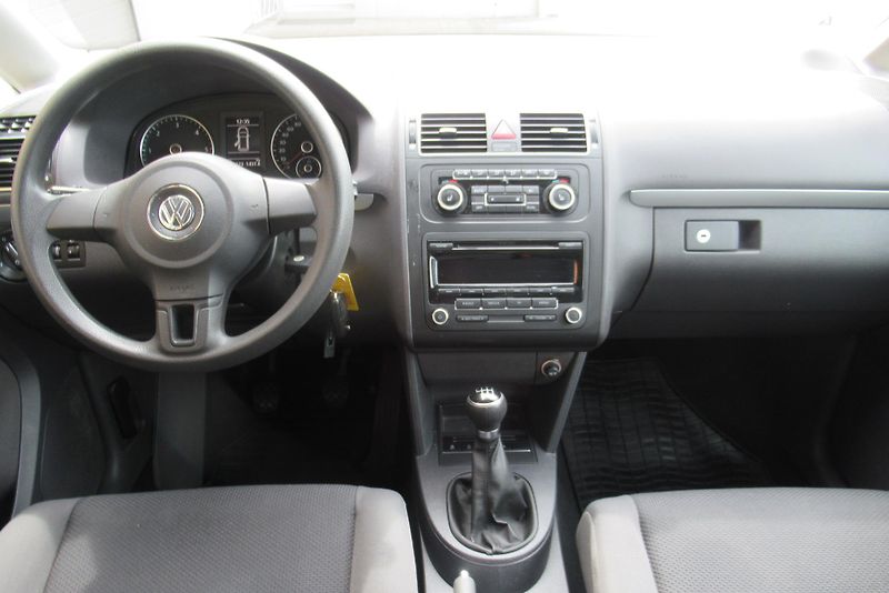 Volkswagen Touran 1.6 TDI AUT. KLIMA TAŽNÉ - fotka 9 z 26