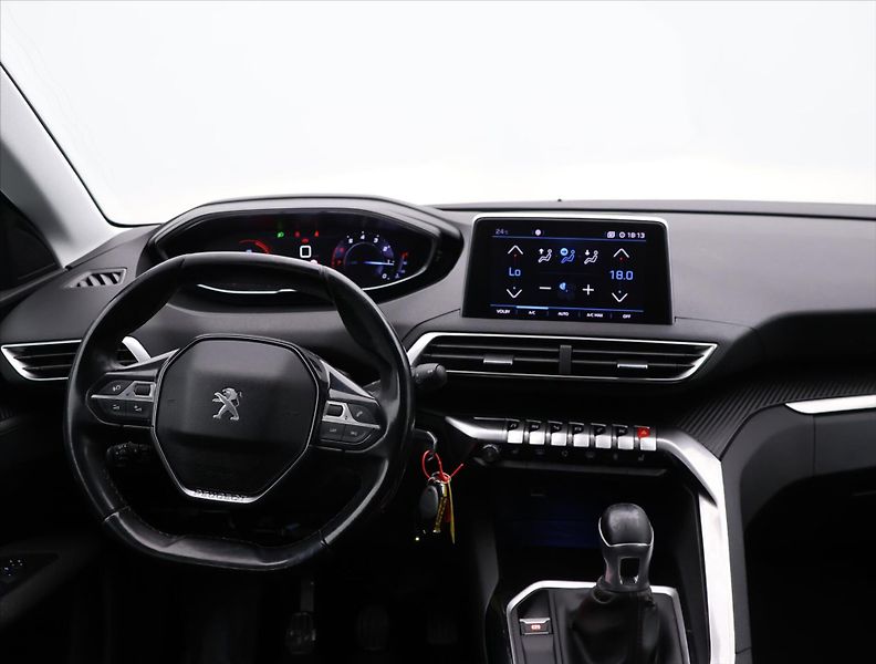 Peugeot 3008 1.2 PureTech 96kW CZ DPH - fotka 19 z 28