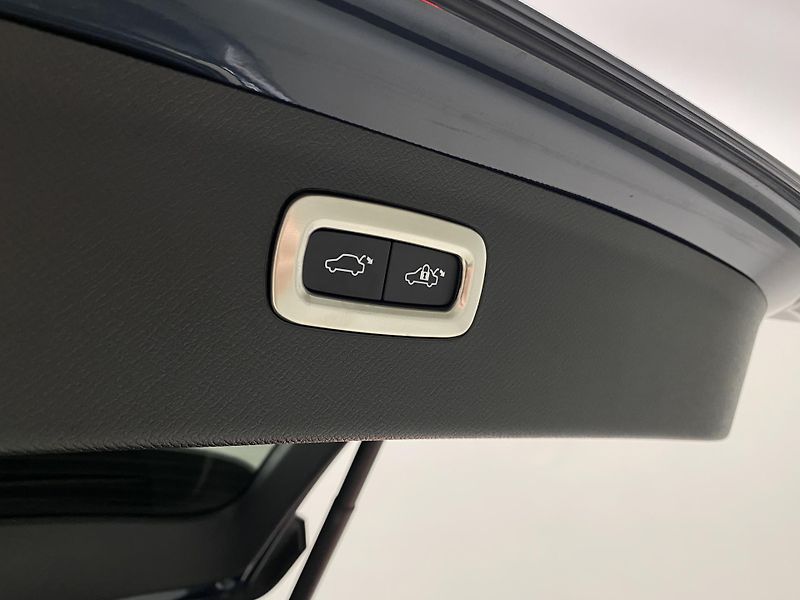 Volvo XC90 B5 AWD PLUS BRIGHT AUT CZ - fotka 57 z 58
