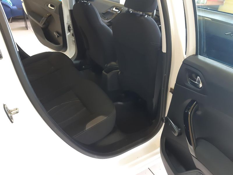 Peugeot 208 1.2 i KLIMA koup. ČR - fotka 22 z 27