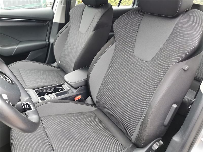 Škoda Octavia IV 2.0 TDI Ambition/Matrix - fotka 14 z 20
