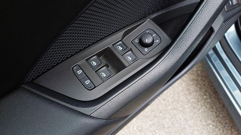 Škoda Octavia (2022) combi 2.0 TDI 110kW DSG-SPORT - fotka 20 z 46