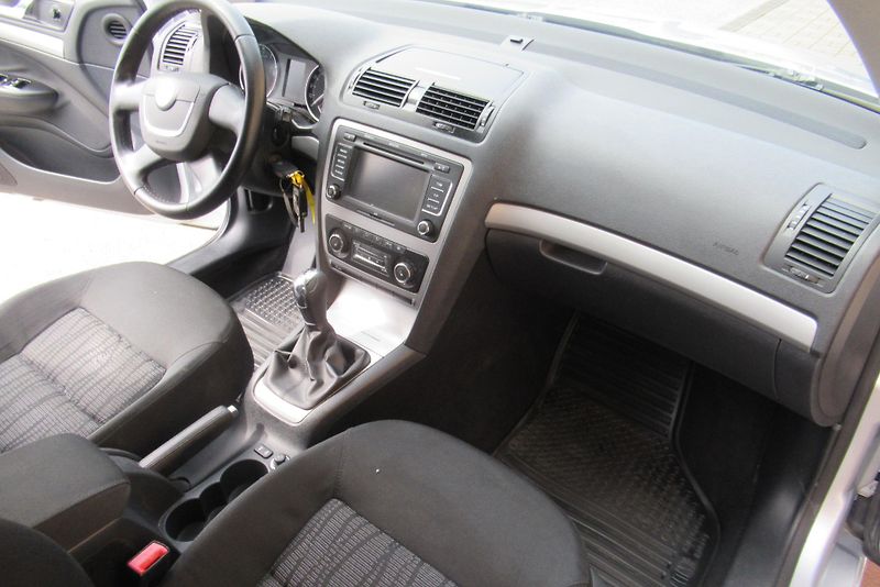 Škoda Octavia 1.2 TSi AUT.KLIMA VYHŘ.SEDAČKY - fotka 11 z 20
