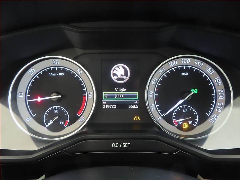 Škoda Superb (2018) Laurin&Klement 2.0 TDI, 4X4 - fotka 11 z 15