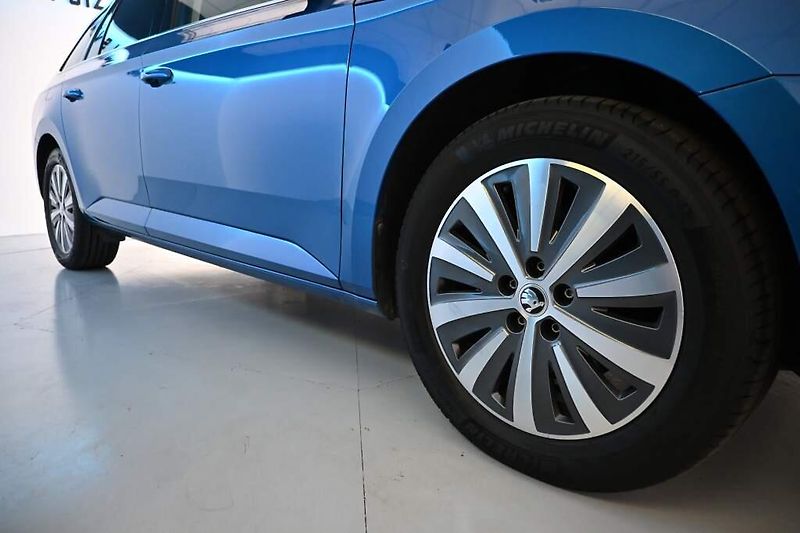 Škoda Superb (2023) 2.0 DSG STYLE Matrix LED VIRTU - fotka 36 z 38