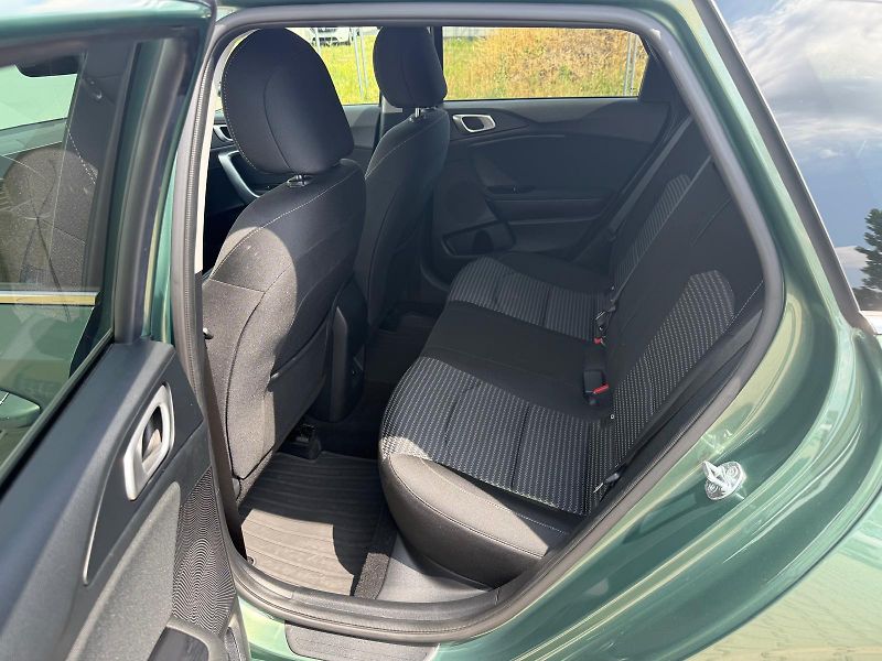 Kia Ceed 1.5 T-GDi 7DCT TOP - fotka 24 z 27