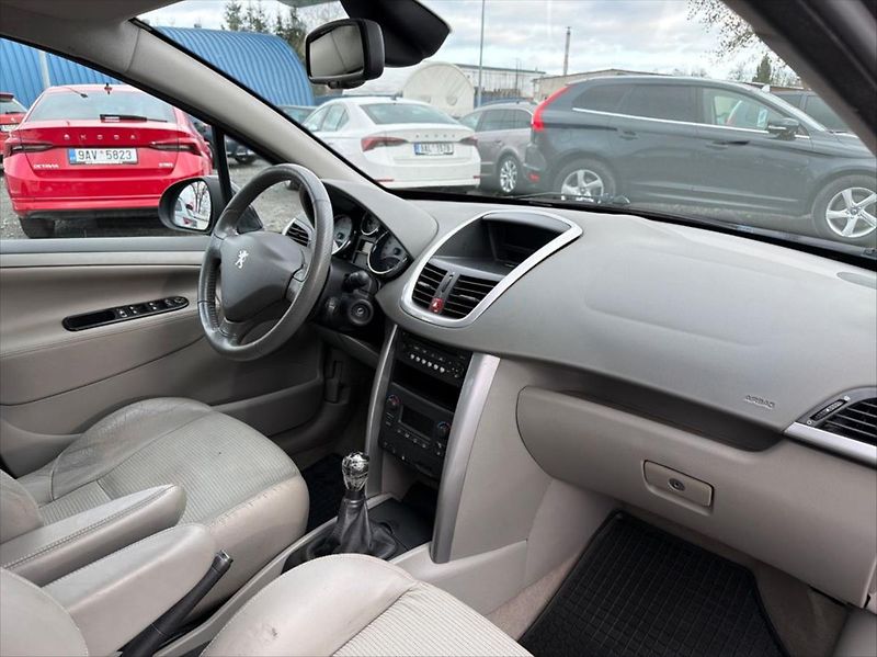 Peugeot 207 1,6 GTi 110 KW - fotka 8 z 19