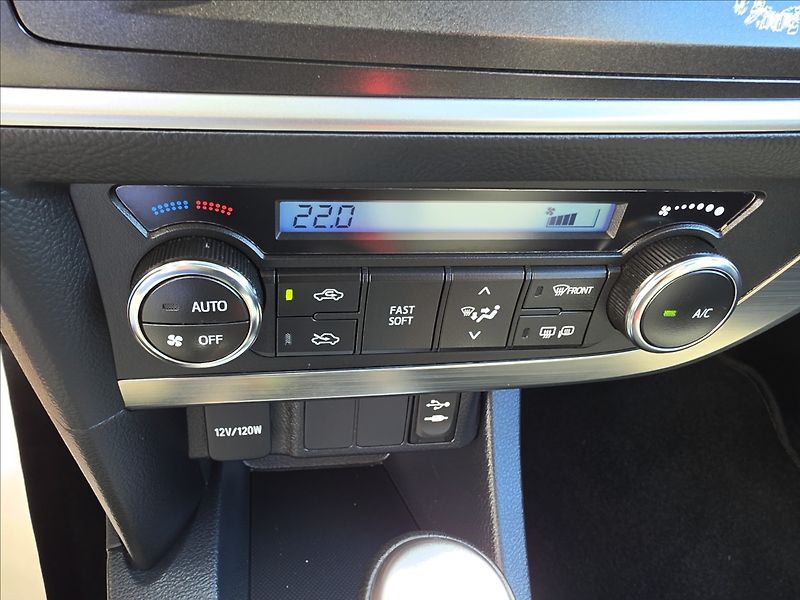 Toyota Auris 1,6 97 KW Automat kamera navi - fotka 20 z 44