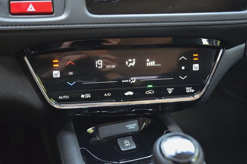 Honda HR-V (2017) 1.5 i-VTEC 96kW/Comfort 1.MAJ. - fotka 25 z 36