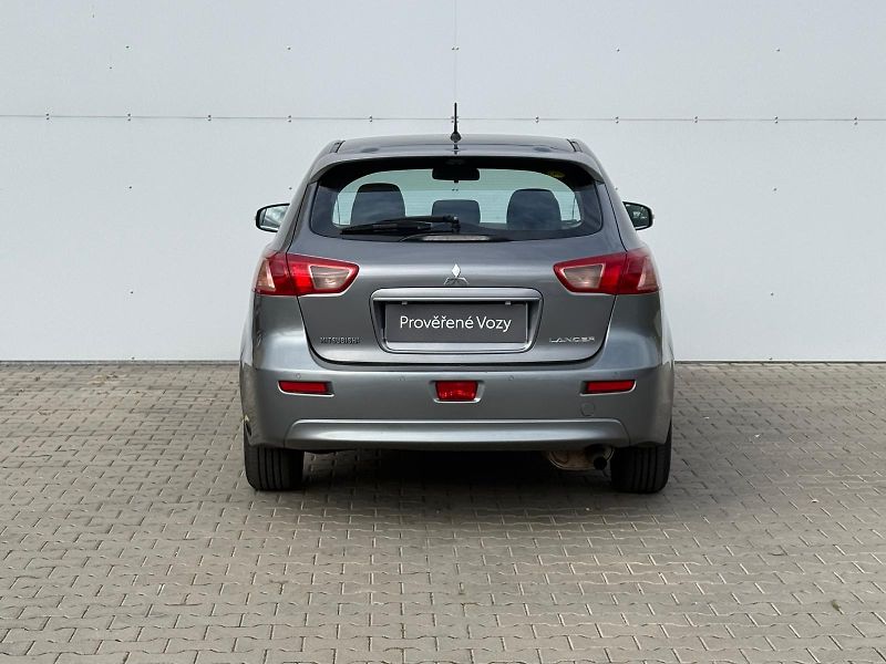 Mitsubishi Lancer 1.6i 86kW LPG - fotka 9 z 28