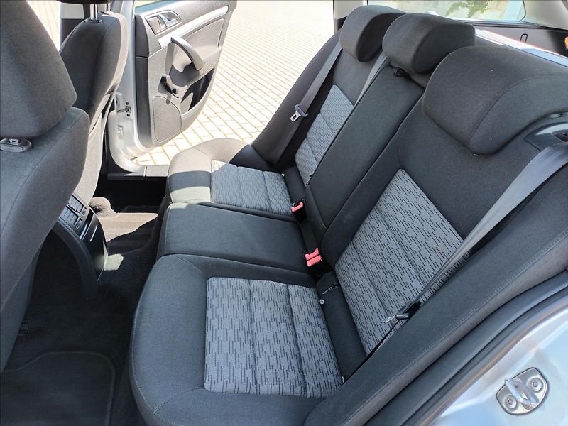Škoda Octavia 1,2 TSI,77kw,KLIMA,TEMPOMAT, - fotka 17 z 29