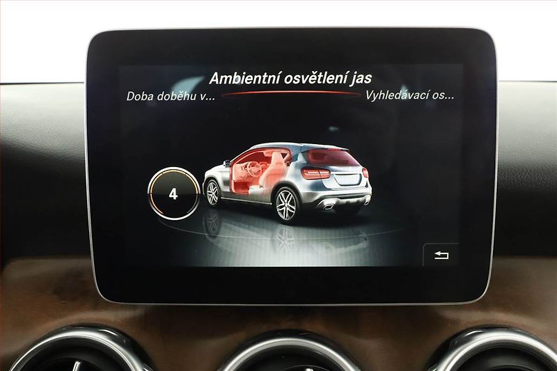 Mercedes-Benz GLA (2017) 200 d 4MATIC, 4X4 - fotka 16 z 21