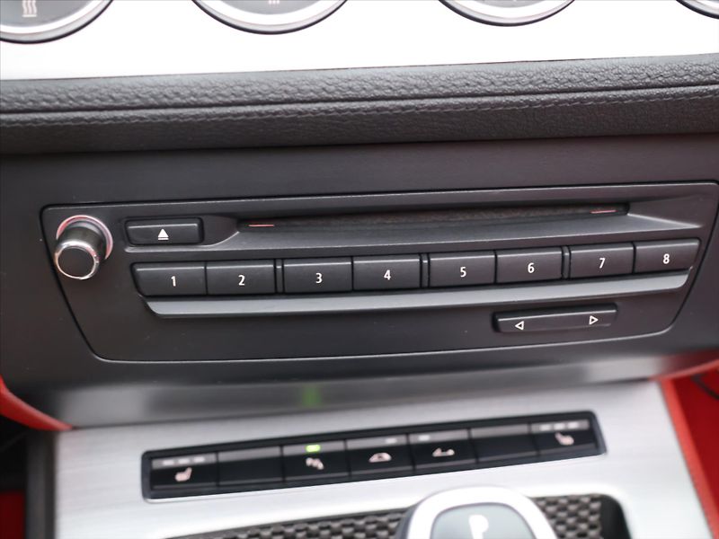 BMW Z4 3,0 i 225kW sDrive 35i CZ - fotka 29 z 39