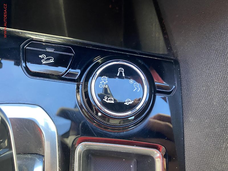 Peugeot 3008 (2018) 1.5 HDi, Active, AT, navi - fotka 19 z 20