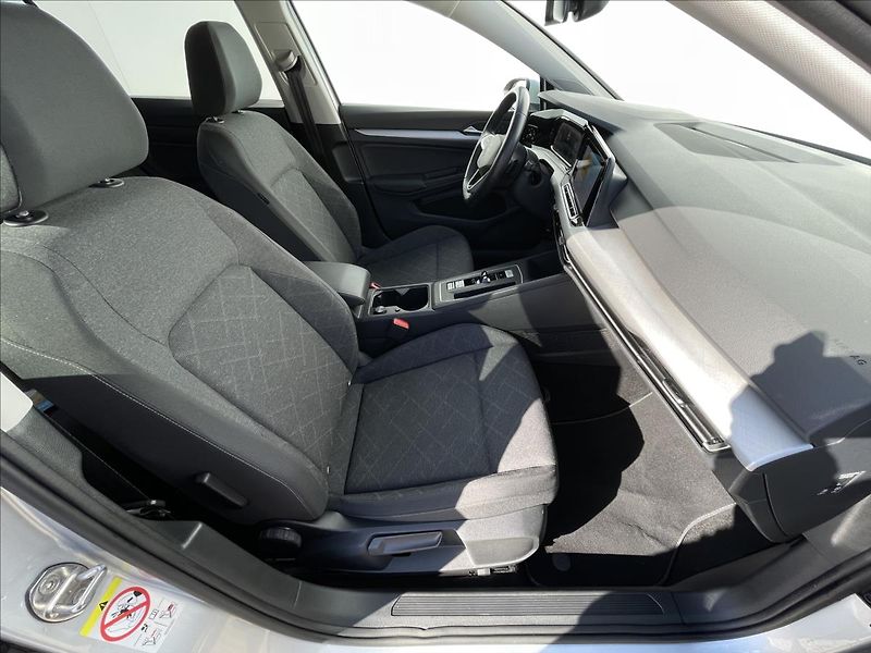 Volkswagen Golf 1,5 eTSI DSG Life  Variant - fotka 17 z 23