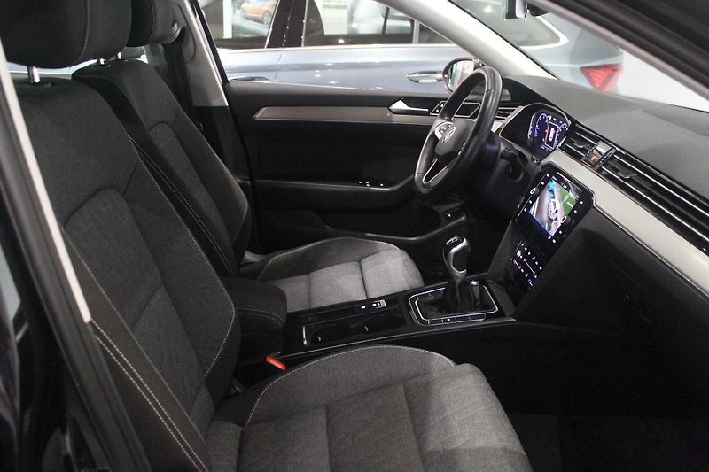 Volkswagen Passat Variant (2023) Manuál 110kW Matrix Tažné - fotka 22 z 29