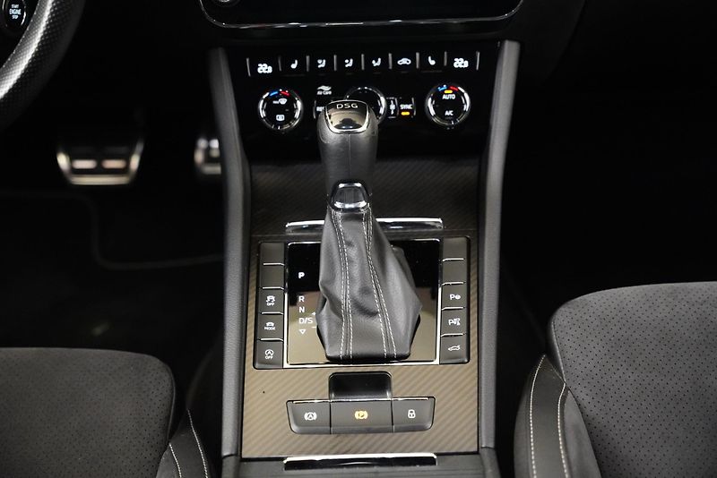 Škoda Superb - fotka 24 z 27