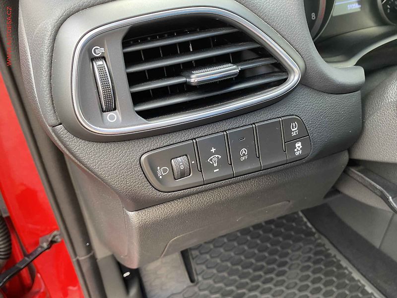 Hyundai i30 (2020) 1.5i, ČR, servis.kniha, AC - fotka 15 z 18