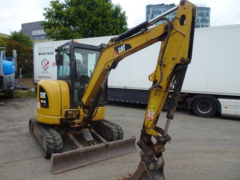 Caterpillar (2016) 303.5E CR - fotka 8 z 11