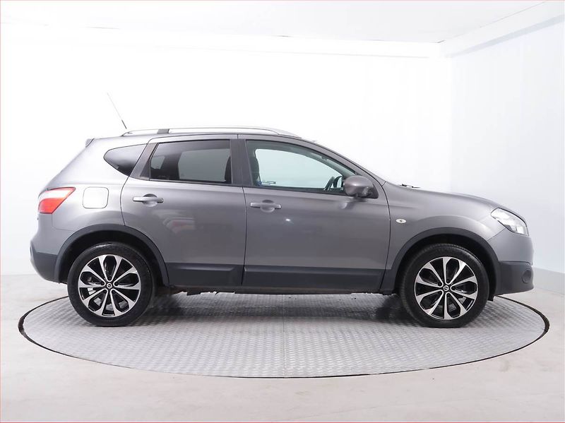 Nissan Qashqai (2013) 1.6 dCi, 4X4, Serv.kniha - fotka 6 z 18