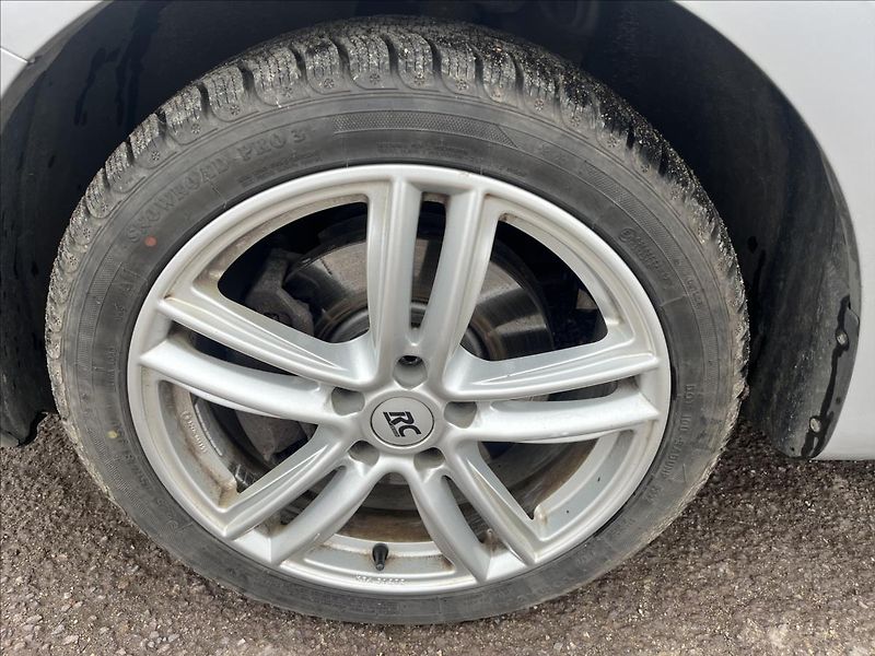 Volkswagen Sharan 2,0 TDi DSG 130KW KLIMA SERVIS - fotka 34 z 38