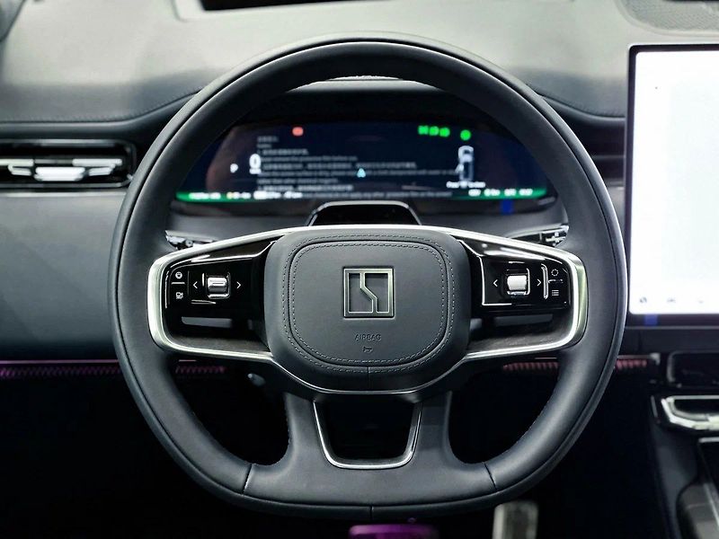 ZEEKR 9X (2026) Hyper 70kWh*1030kW*1401k - fotka 13 z 21