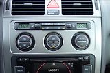 Volkswagen Touran 2,0 TDi,SERV.KN.,CROSS,7 MÍST. - náhled 25