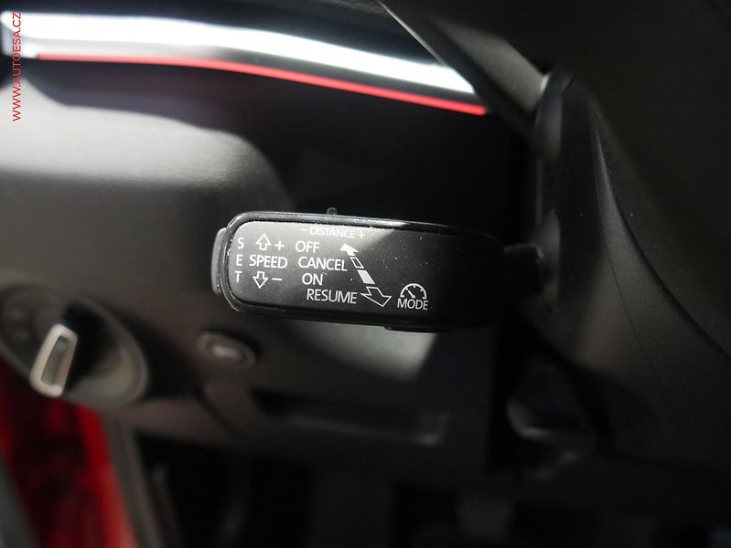 Škoda Karoq (2018) 1.5 TSi, ČR, LED, AC - fotka 14 z 24