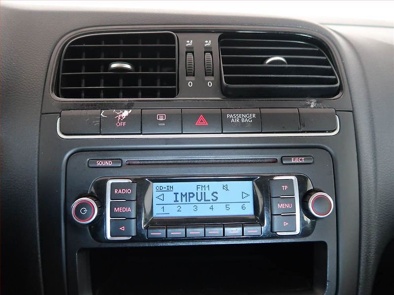Volkswagen Polo (2011) 1.2 12V - fotka 12 z 13