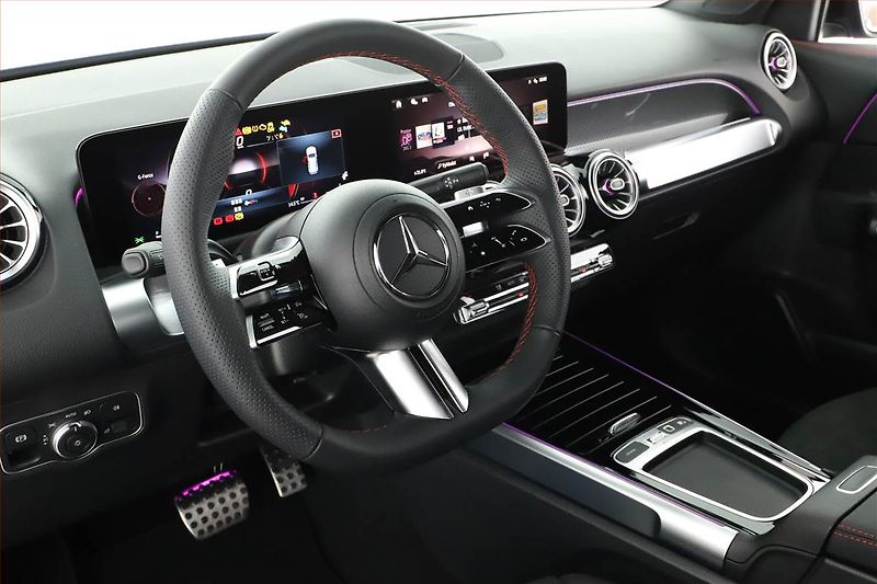 Mercedes-Benz GLB (2025) 200 d, AMG Line, Navigace - fotka 16 z 30