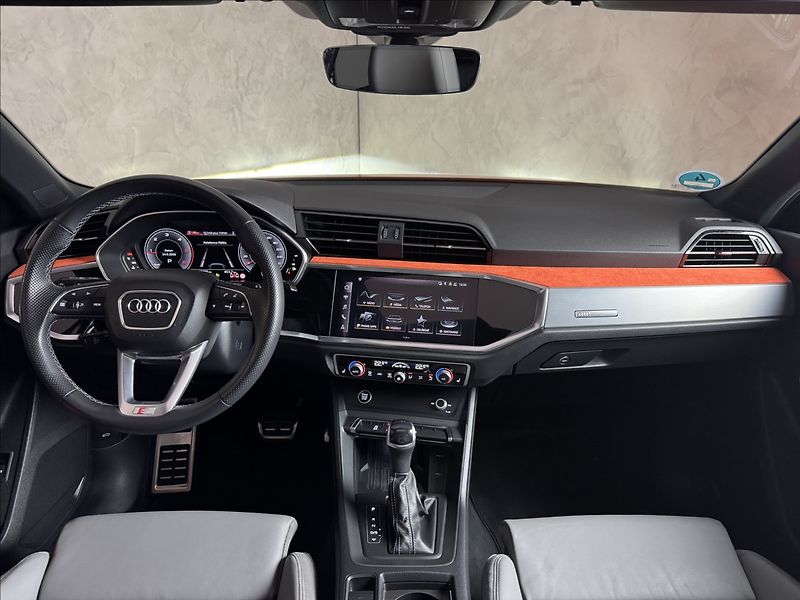 Audi Q3 2,0 TDi  S-Line Záruka LED Kam - fotka 18 z 45