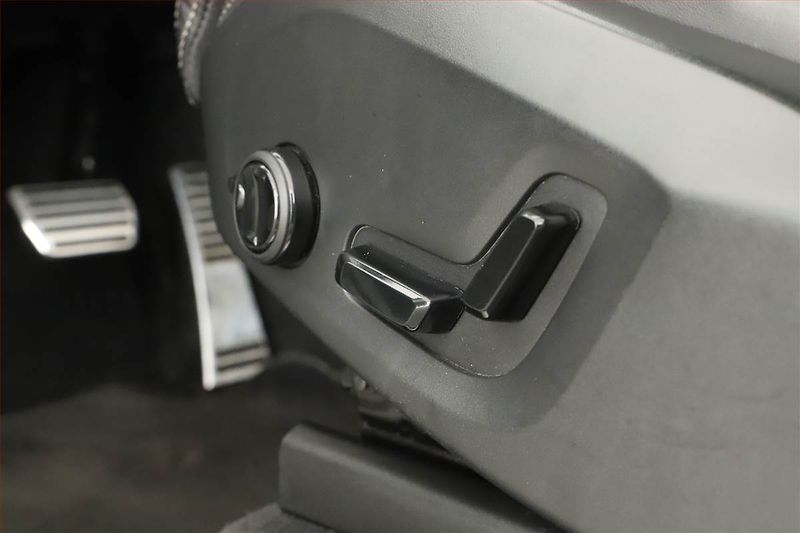 Volvo XC90 (2020) B6 AWD - fotka 26 z 31