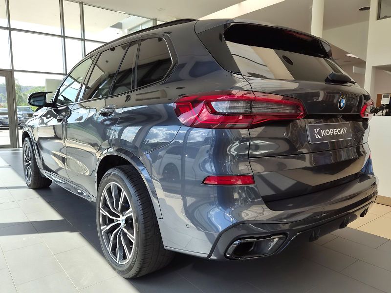 BMW X5 xDrive 30d - fotka 4 z 34