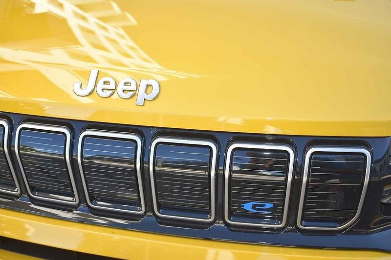 Menší hrboly Jeep Avenger přejíždí s grácií