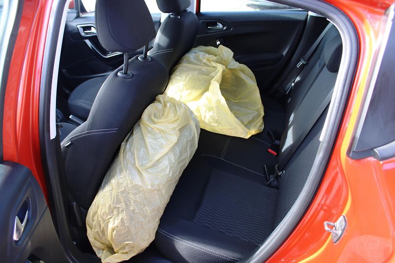 Peugeot 208 (2018) 1,2i KLIMA EL.OKNA TEMPOMAT  - fotka 10 z 20