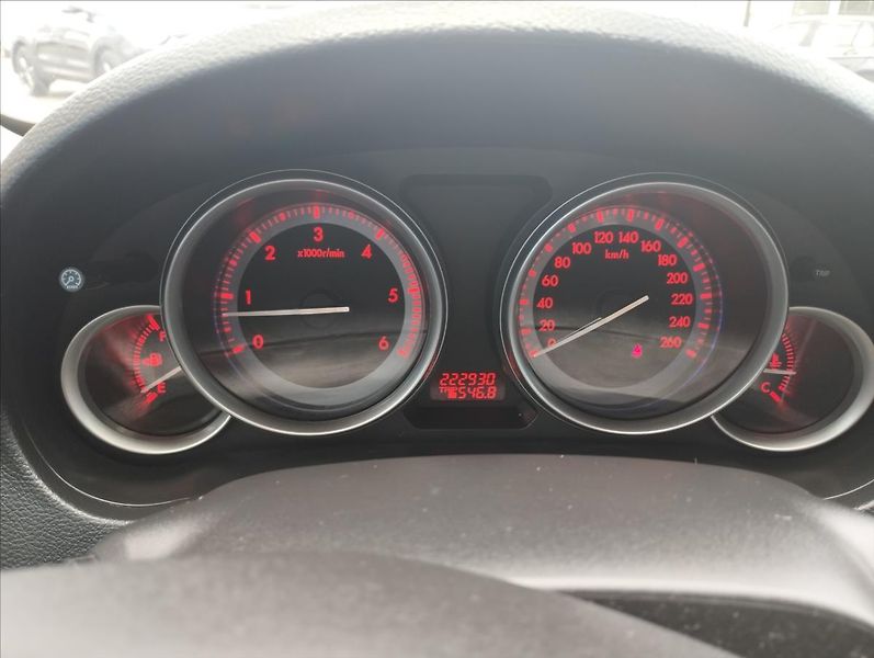 Mazda 6 2,2 D 120KW - fotka 11 z 18