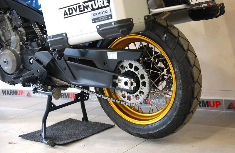 CFMOTO 800 MT (2022) Touring - hezký stav,stroj od - fotka 19 z 20