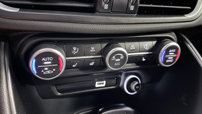 Alfa Romeo Giulia (2023) 2.2D,SPRINT,AT8,ZÁRUKA - fotka 32 z 56