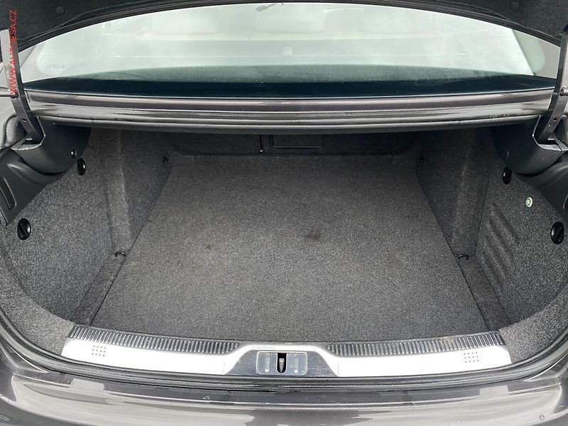 Škoda Superb (2010) 2.0 TDi, Elegance, DSG, bixen - fotka 7 z 18