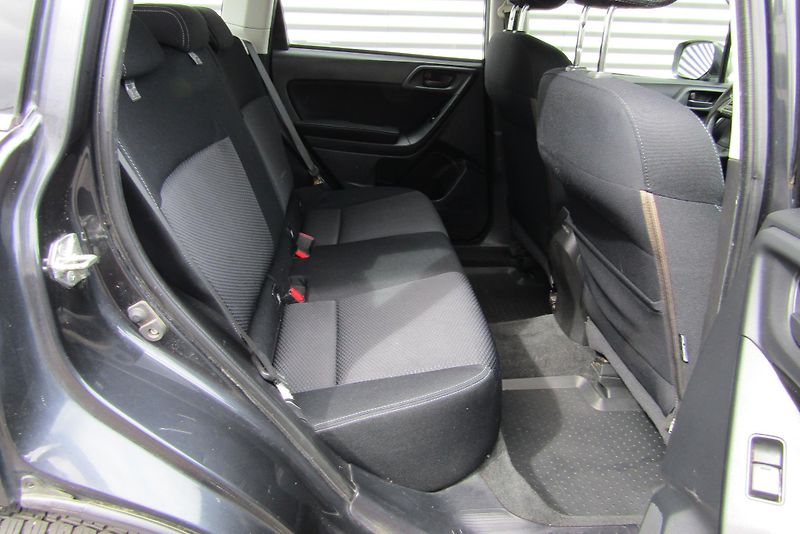 Subaru Forester (2014) 2,0D  6MT 1.maj.ČR plný servis - fotka 26 z 35