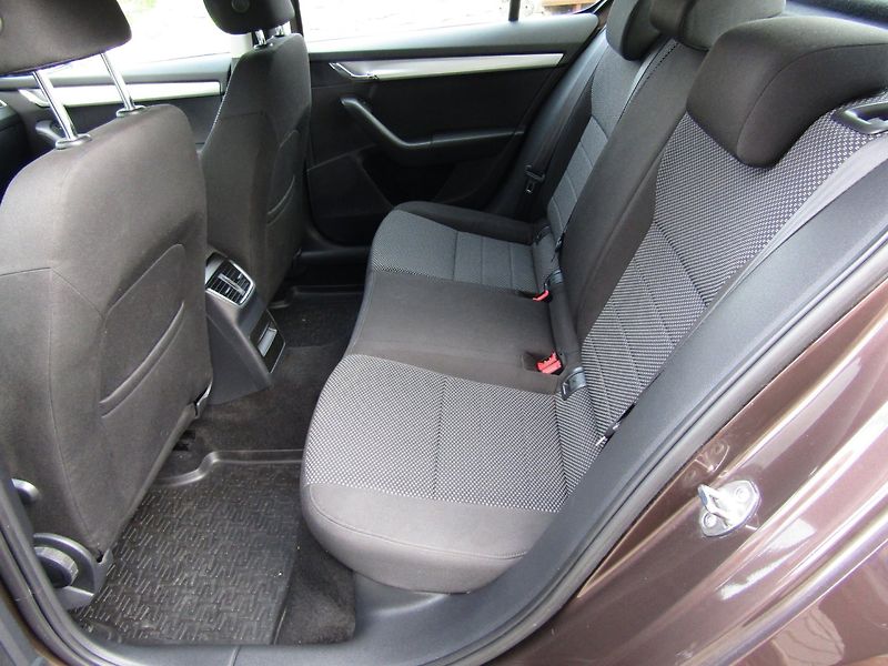 Škoda Octavia (2014) 1.6 TDI 77kW  ZIMNÍ KOLA - fotka 17 z 35