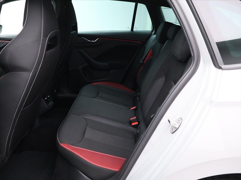 Škoda Scala 1,0 TSI 81kW Monte Carlo CZ - fotka 13 z 30