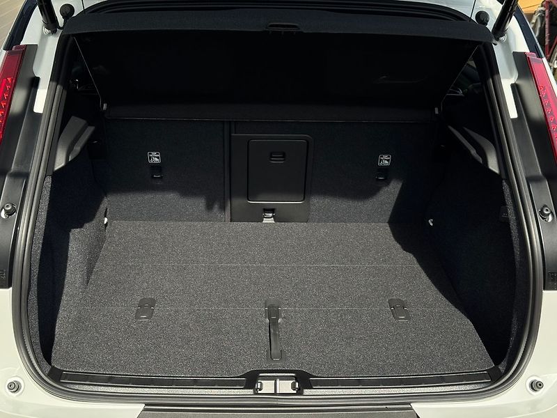Volvo XC40 (2026) ULTRA B4, 360°, PIXEL LED - fotka 21 z 31