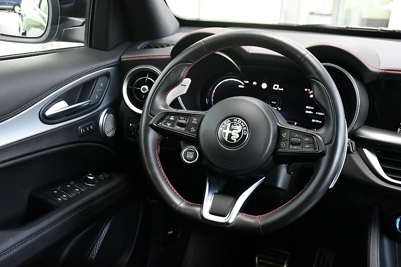 Alfa Romeo Stelvio 2.2 JTDm Competizione Q4 - fotka 6 z 40